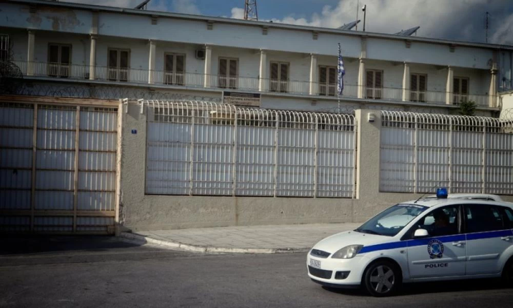 Παράτυπος μετανάστης έκρυβε στο αφρόλουτρο…. ναρκωτικά